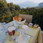 Studios 4*